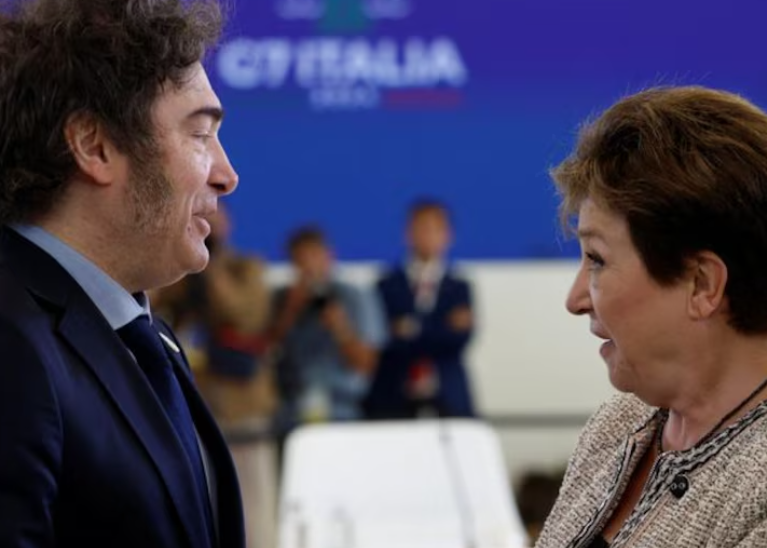 Milei junto a la titular del FMI, Kristalina Georgieva. Foto de archivo.