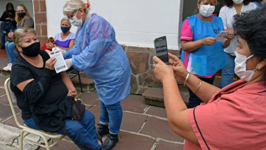 Casi el 40% de la población objetivo de Entre Ríos ya recibió la primera dosis Casi el 40% de la población objetivo de Entre Ríos ya recibió la primera dosis