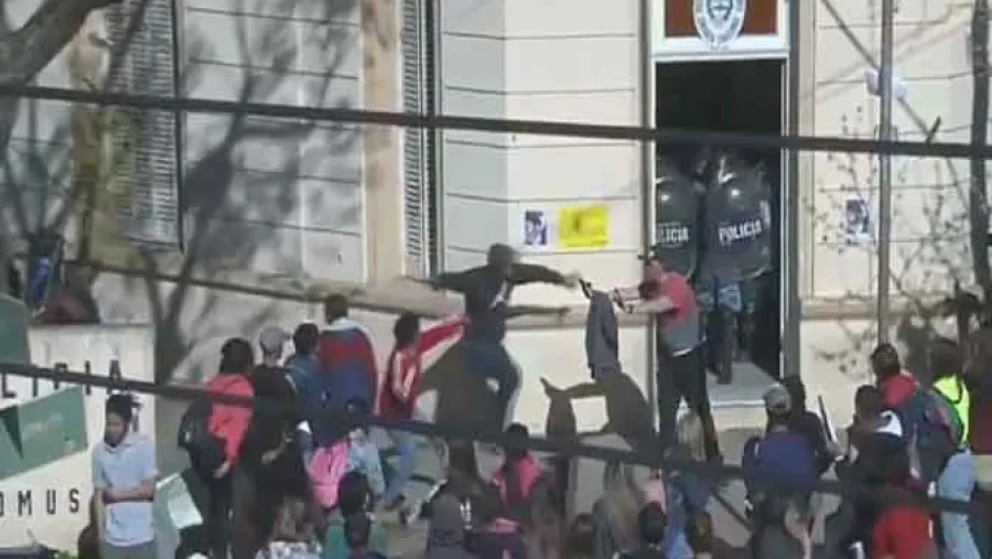 Tensión en la marcha para pedir justicia. Tensión en la marcha para pedir justicia.