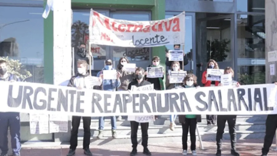 Docentes. Docentes.