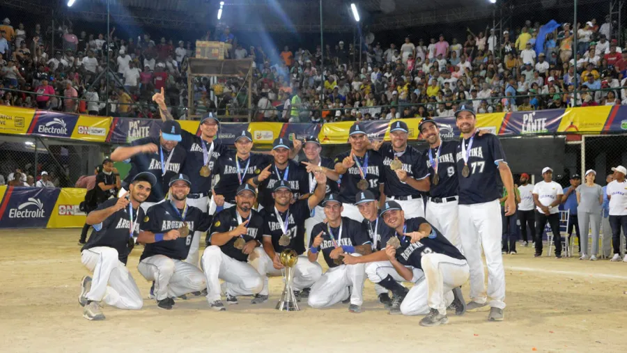 Sóftbol: este martes rendirán otro homenaje a los campeones panamericanos Sóftbol: este martes rendirán otro homenaje a los campeones panamericanos
