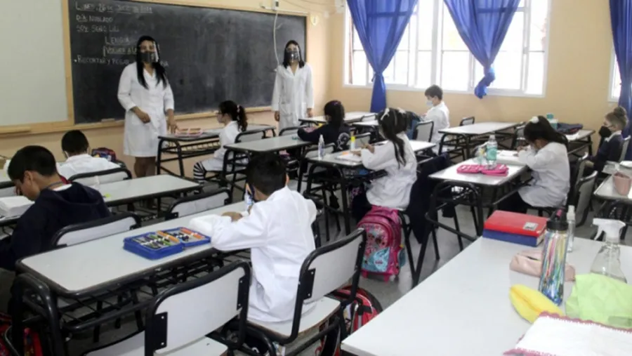 Vizzotti: “La vacunación tendrá un rol muy importante en los aislamientos, la tendencia es no suspender las clases ni los cursos”.