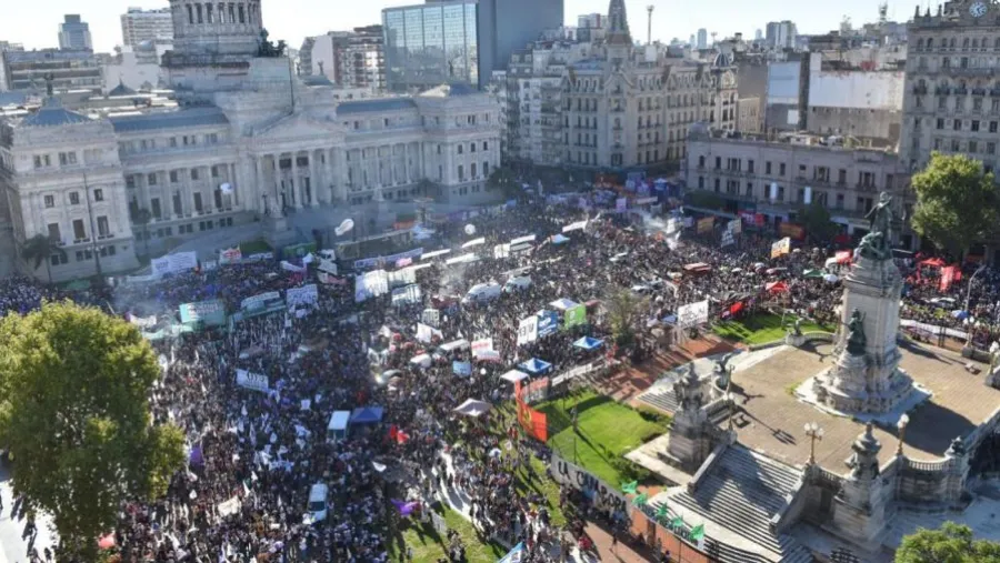 Miles de mujeres marcharon en todo el país bajo el lema "la deuda es con nosotras" Miles de mujeres marcharon en todo el país bajo el lema "la deuda es con nosotras"