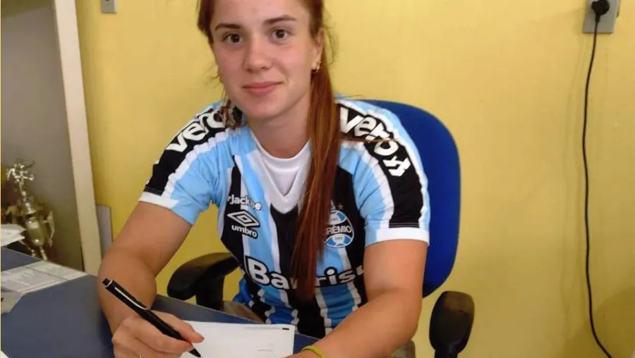 Fútbol: la entrerriana Agostina Holzheier firmó para Gremio de Porto Alegre Fútbol: la entrerriana Agostina Holzheier firmó para Gremio de Porto Alegre