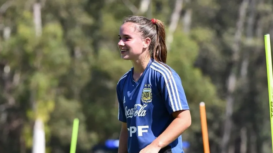 Fútbol: la entrerriana Agostina Holzheier entrena con la preselección argentina mayor Fútbol: la entrerriana Agostina Holzheier entrena con la preselección argentina mayor