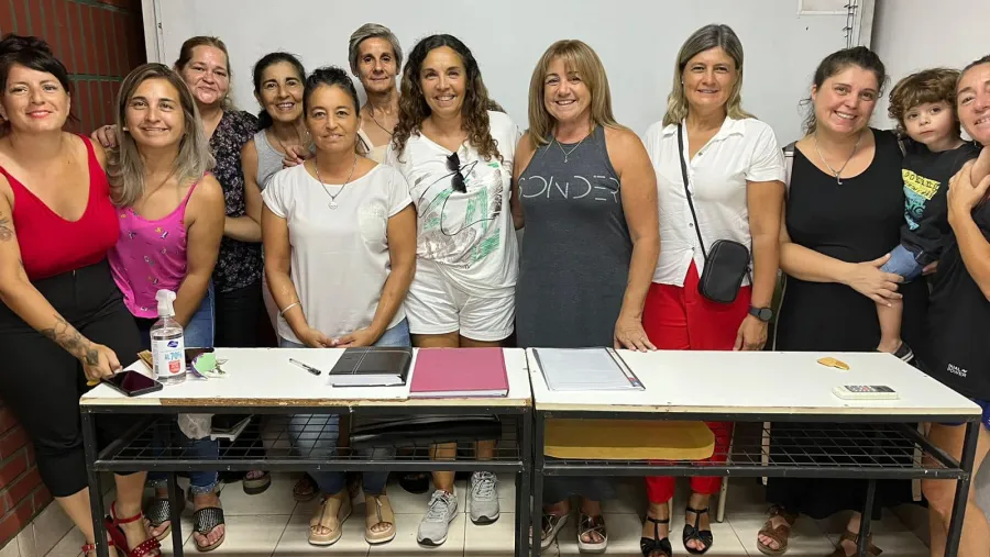 Asumieron nuevas autoridades en la Agrupación Mamis Hockey del Paraná Asumieron nuevas autoridades en la Agrupación Mamis Hockey del Paraná
