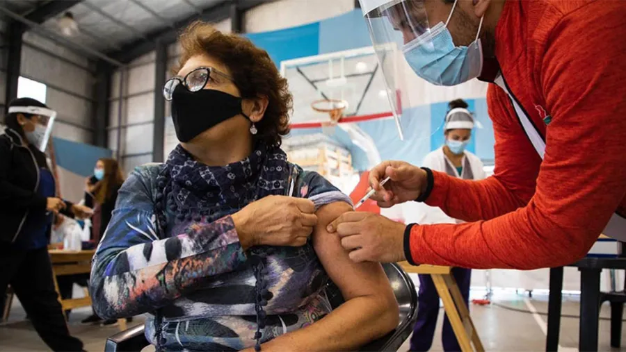 Solo el 11,5 por ciento de la población del país recibió dos aplicaciones. Solo el 11,5 por ciento de la población del país recibió dos aplicaciones.