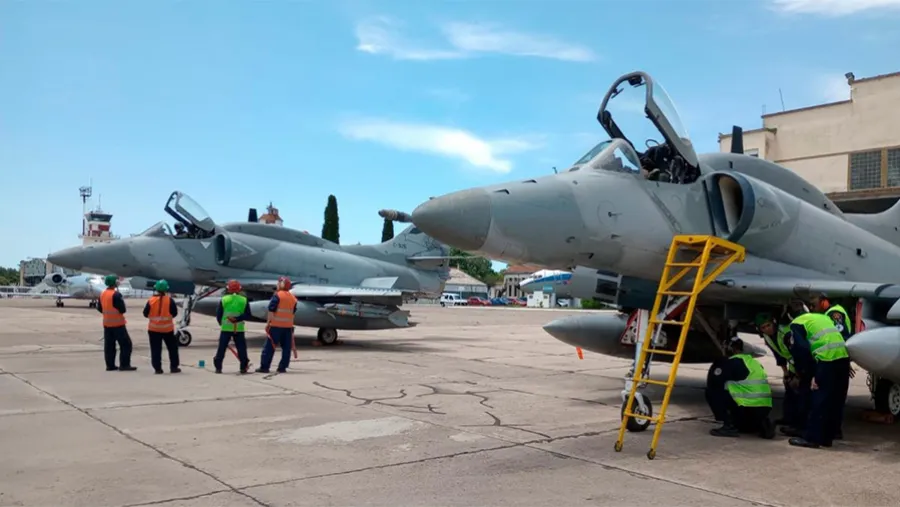 Aviones A4-AR brindarán seguridad en el espacio aéreo durante la asunción de Javier Milei. Aviones A4-AR brindarán seguridad en el espacio aéreo durante la asunción de Javier Milei.
