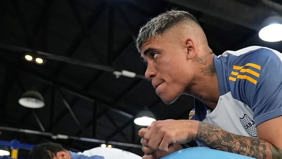 Ayrton Costa consiguió la visa y podrá disputar con Boca el Mundial de Clubes Ayrton Costa consiguió la visa y podrá disputar con Boca el Mundial de Clubes