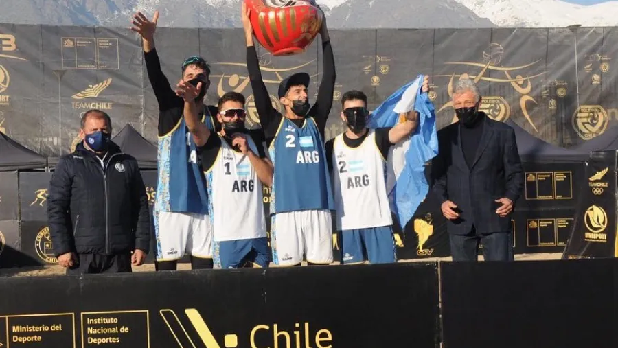 Tras quedar varado en Chile, Julián Azaad y sus compañeros regresaron a la Argentina Tras quedar varado en Chile, Julián Azaad y sus compañeros regresaron a la Argentina