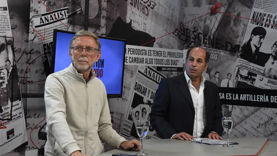 Juan José Bahillo y Marcelo López debatieron anoche en el programa de televisión “Cuestión de Fondo” (Canal 9, Litoral) sobre la cobertura de salud de los empleados públicos entrerrianos. Juan José Bahillo y Marcelo López debatieron anoche en el programa de televisión “Cuestión de Fondo” (Canal 9, Litoral) sobre la cobertura de salud de los empleados públicos entrerrianos.