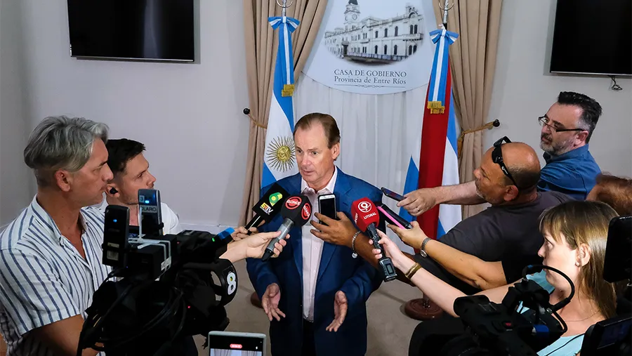 El gobernador y diputado nacional electo Gustavo Bordet expresó su deseo de “que a la Argentina le vaya bien, y a la provincia de Entre Ríos también”. El gobernador y diputado nacional electo Gustavo Bordet expresó su deseo de “que a la Argentina le vaya bien, y a la provincia de Entre Ríos también”.