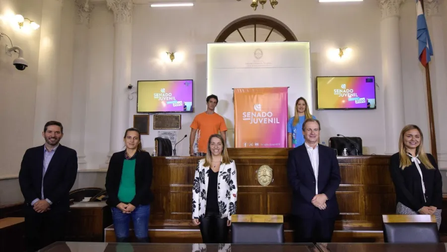 Bordet valoró el rol los jóvenes en el debate para superar la crisis por la pandemia Bordet valoró el rol los jóvenes en el debate para superar la crisis por la pandemia