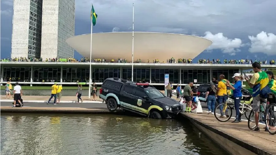 Los manifestantes golpistas protestan contra el regreso al poder de Lula da Silva, quien fue investido hace una semana como nuevo presidente. Los manifestantes golpistas protestan contra el regreso al poder de Lula da Silva, quien fue investido hace una semana como nuevo presidente.
