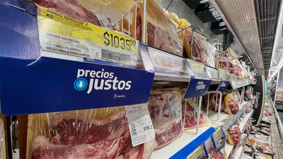 El Gobierno fijó el precio de siete cortes de carne hasta fin de mes. El Gobierno fijó el precio de siete cortes de carne hasta fin de mes.
