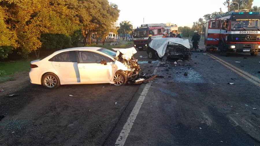 Un luctuoso siniestro vial se produjo esta mañana en jurisdicción de Crespo con un saldo de tres fallecidos y una persona herida. Un luctuoso siniestro vial se produjo esta mañana en jurisdicción de Crespo con un saldo de tres fallecidos y una persona herida.