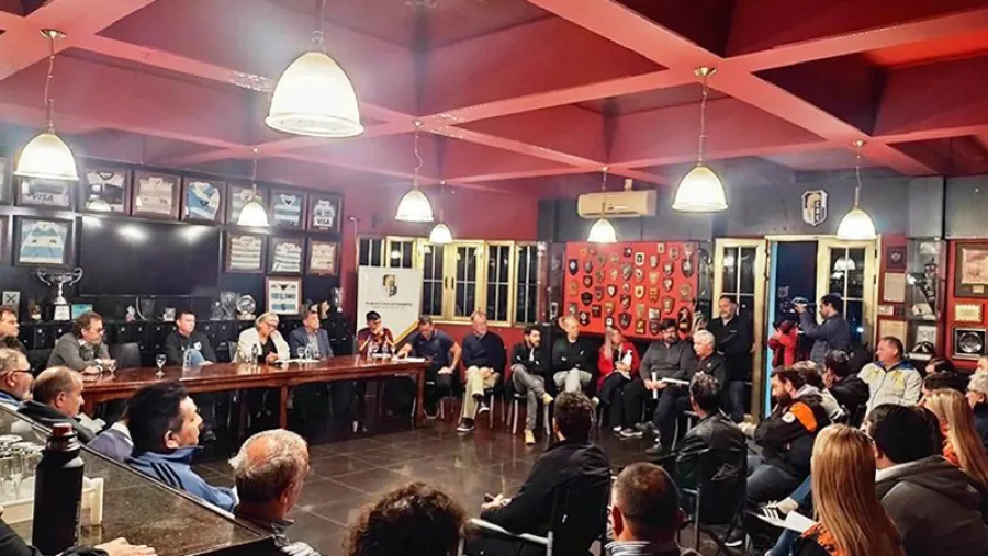 Clubes autoconvocados de Paraná se declararon en emergencia Clubes autoconvocados de Paraná se declararon en emergencia