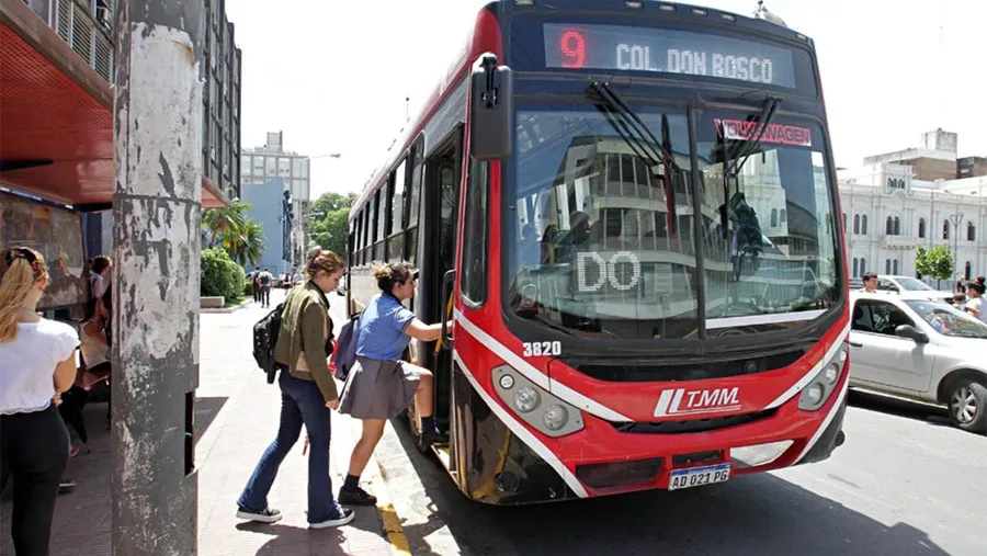 El gobernador Rogelio Frigerio anunció que los estudiantes del área metropolitana de Paraná podrán viajar gratis hasta que se incluya en la SUBE el subsidio que ahora abonará la provincia.