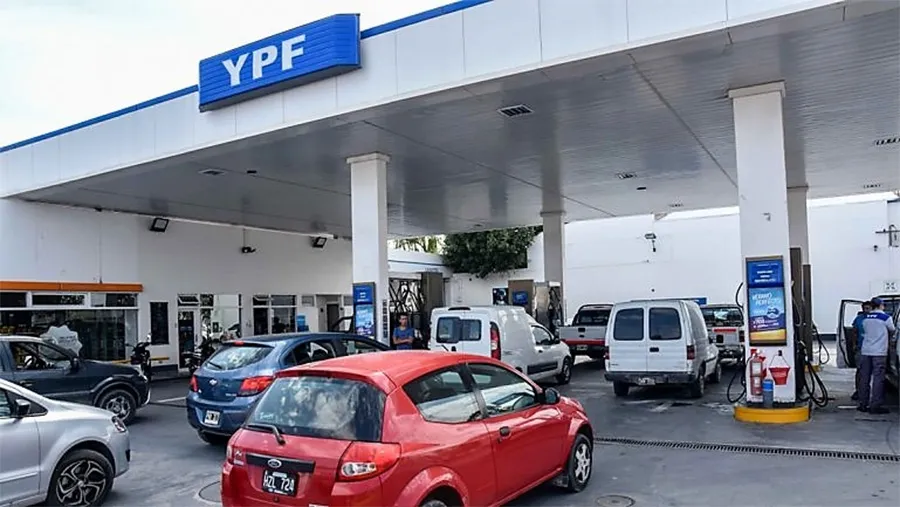 Massa apuntó que se normaliza el abastecimiento de combustibles. Massa apuntó que se normaliza el abastecimiento de combustibles.