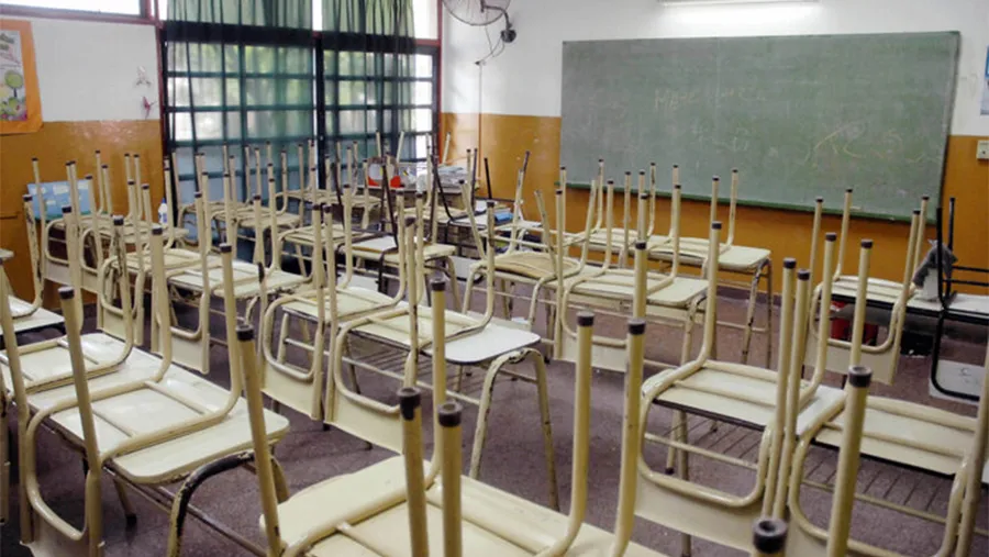 Un grupo de docentes autoconvocados expresaron sus cuestionamientos a la propuesta salarial formulada por el gobierno entrerriano. Un grupo de docentes autoconvocados expresaron sus cuestionamientos a la propuesta salarial formulada por el gobierno entrerriano.