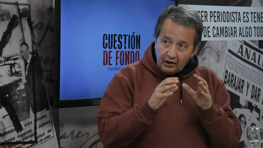 Carlos del Frade es una de las voces más claras y coherentes contra el narcotráfico. En “Cuestión de Fondo” denunció que “los puertos de la Provincia de Santa Fe son lugares absolutamente liberados”. Carlos del Frade es una de las voces más claras y coherentes contra el narcotráfico. En “Cuestión de Fondo” denunció que “los puertos de la Provincia de Santa Fe son lugares absolutamente liberados”.