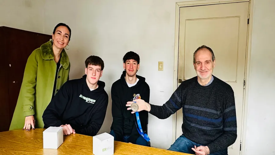 El subsecretario de Deportes recibió a los voleibolistas Henry Sinner y Tomás Omarini El subsecretario de Deportes recibió a los voleibolistas Henry Sinner y Tomás Omarini