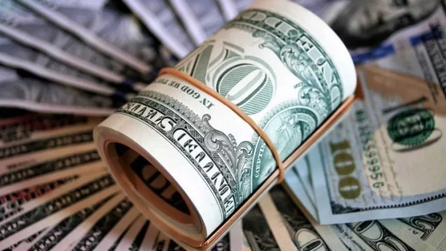 El dólar blue subió a $323 y el Central compró USD 5 millones en el mercado El dólar blue subió a $323 y el Central compró USD 5 millones en el mercado