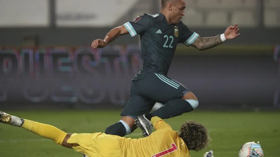 Lautaro Martínez Argentina se hizo fuerte en Lima y cerró el año con un sólido triunfo ante Perú