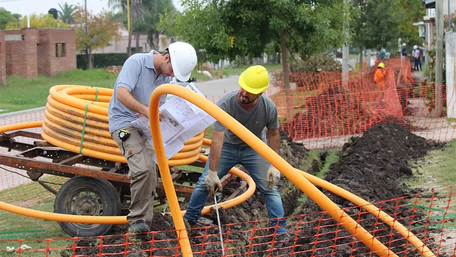 Gasoductos centrales, redes domiciliarias, y la provisión del servicio a parques industriales y termas forman parte del plan que lleva adelante la provincia con recursos propios. 