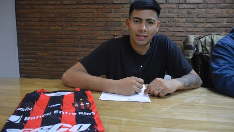 En Patronato, el arquero Matías Caballero firmó su primer contrato profesional En Patronato, el arquero Matías Caballero firmó su primer contrato profesional