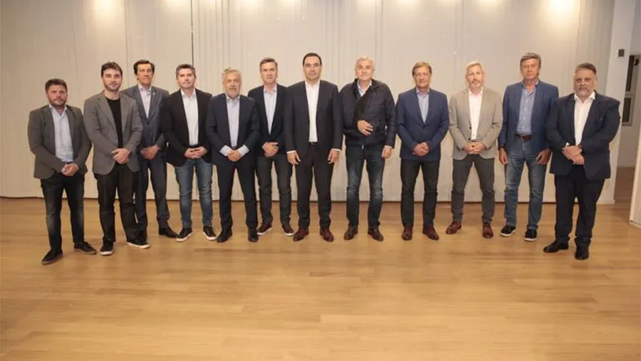 Los gobernadores de 20 provincias asumirán en distintos cronogramas hasta el 17 de diciembre. Rogelio Frigerio lo hará mañana lunes.