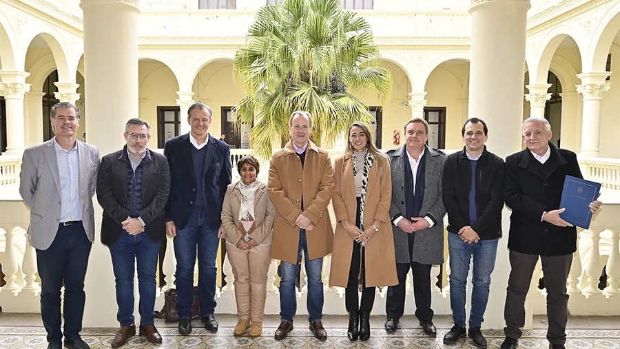 El gobernador Gustavo Bordet encabezó el acto de llamado a licitación y firmas de contrato para iniciar obras de infraestructura en distintas localidades de Entre Ríos por 6.000 millones de pesos. El gobernador Gustavo Bordet encabezó el acto de llamado a licitación y firmas de contrato para iniciar obras de infraestructura en distintas localidades de Entre Ríos por 6.000 millones de pesos.