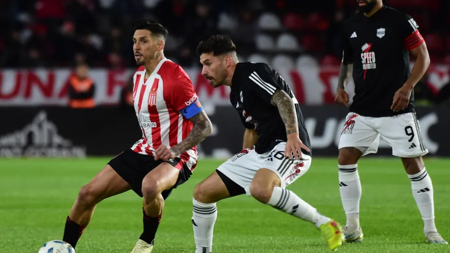Estudiantes estrenó su título de local con un sólido triunfo ante Deportivo Riestra Estudiantes estrenó su título de local con un sólido triunfo ante Deportivo Riestra