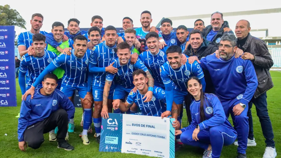 Godoy Cruz goleó a El Porvenir y será rival de Independiente en la Copa Argentina Godoy Cruz goleó a El Porvenir y será rival de Independiente en la Copa Argentina