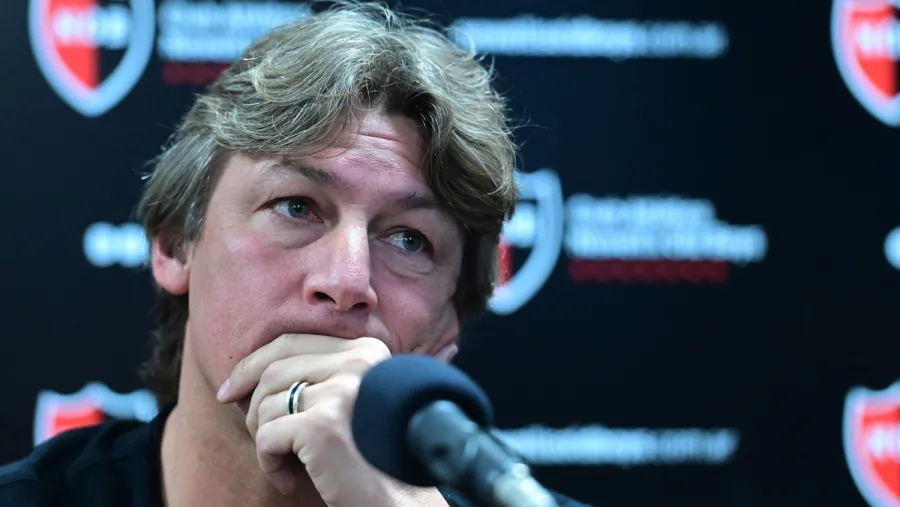 “Esto aleja a Leo Messi y a cualquier otro chico que le gustaría volver”, lamentó Heinze “Esto aleja a Leo Messi y a cualquier otro chico que le gustaría volver”, lamentó Heinze