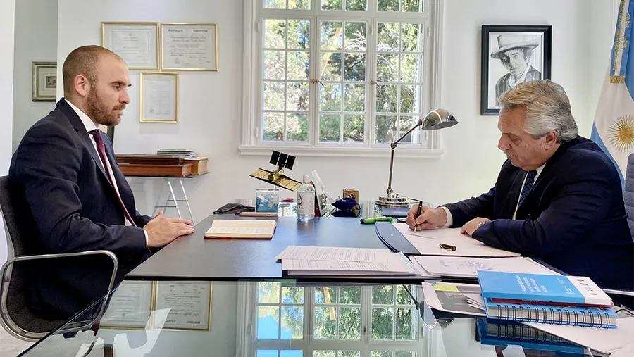 El Presidente Alberto Fernández y el ministro de Economía, Martín Guzmán, se reunieron ayer para analizar el curso de las negociaciones con el FMI. El Presidente Alberto Fernández y el ministro de Economía, Martín Guzmán, se reunieron ayer para analizar el curso de las negociaciones con el FMI.