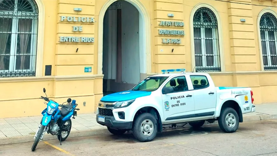 Con el apoyo de la Prefectura Naval, la División de Toxicología de la Jefatura Departamental de Policía de La Paz, dio un duro golpe a la comercialización de estupefacientes en Santa Elena. Con el apoyo de la Prefectura Naval, la División de Toxicología de la Jefatura Departamental de Policía de La Paz, dio un duro golpe a la comercialización de estupefacientes en Santa Elena.