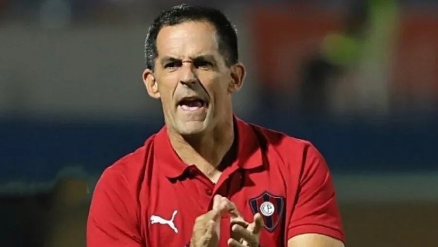 Fútbol: el entrerriano Víctor Bernay asume un nuevo desafío en Paraguay Fútbol: el entrerriano Víctor Bernay asume un nuevo desafío en Paraguay