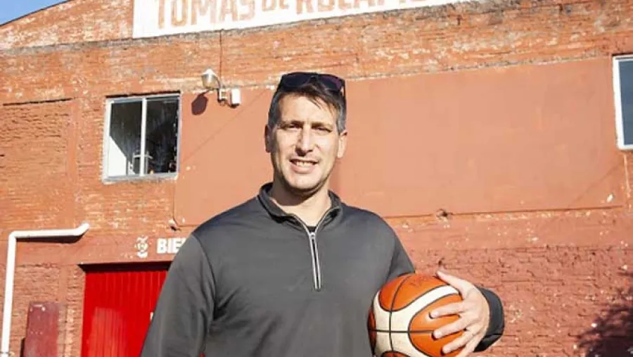 Santiago Losada se sumará al Básquet Femenino de la Federación Entrerriana