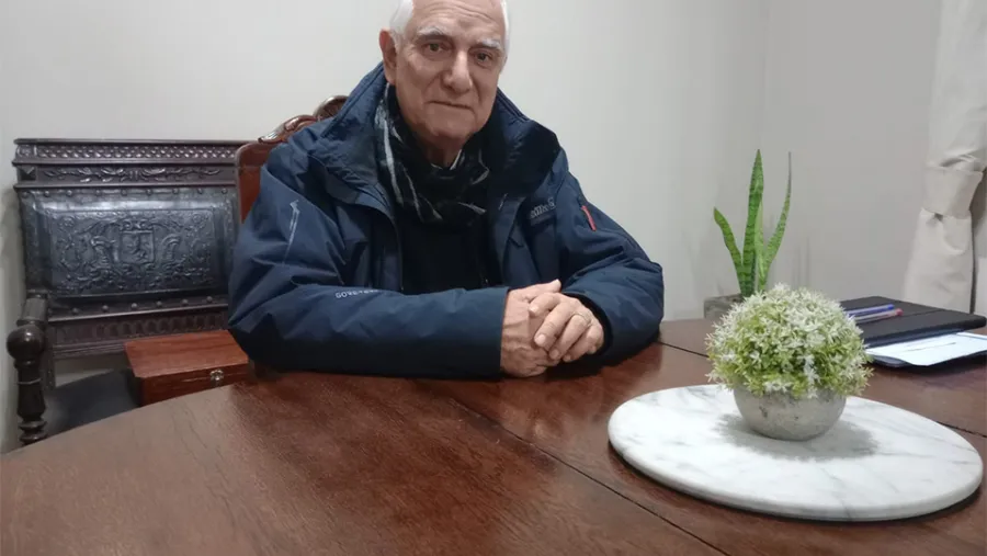 Lozano y las redes sociales. “El uso no discernido de las redes sociales nos puede absorber en un mundo de fantasía. Genera vínculos con quienes están lejos, pero nos aleja de los que tenemos al lado”. Lozano y las redes sociales. “El uso no discernido de las redes sociales nos puede absorber en un mundo de fantasía. Genera vínculos con quienes están lejos, pero nos aleja de los que tenemos al lado”.