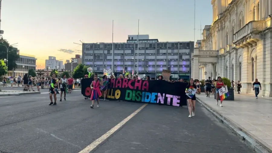 La comunidad Lgbtq+ se movilizó bajo la consigna: “No esperamos que nos regalen nuestros derechos”. La comunidad Lgbtq+ se movilizó bajo la consigna: “No esperamos que nos regalen nuestros derechos”.
