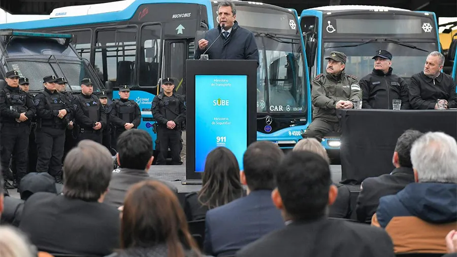 Massa también se comprometió en Rosario a profundizar la lucha contra el narcotráfico. Massa también se comprometió en Rosario a profundizar la lucha contra el narcotráfico.