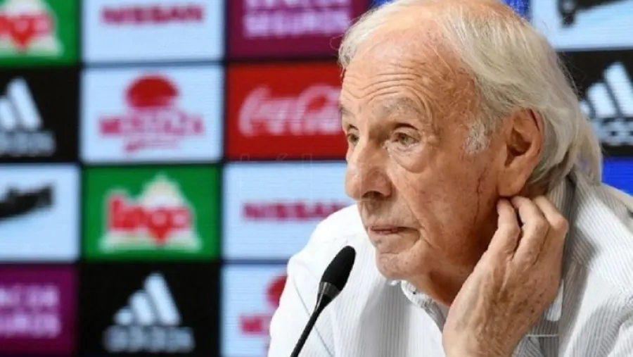 Tras diez días internado, César Luis Menotti recibió el alta médica Tras diez días internado, César Luis Menotti recibió el alta médica