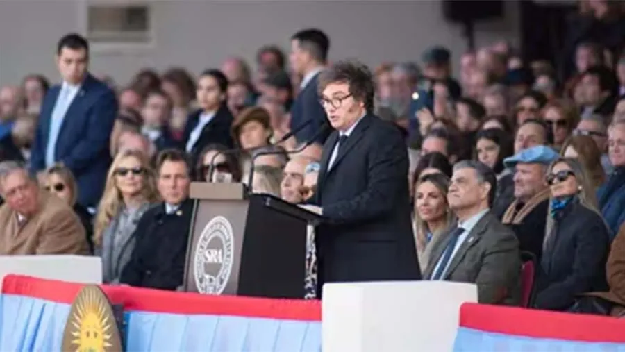 Javier Milei pidió paciencia al campo: “Nadie tiene tantas ganas como nosotros de salir del cepo y las retenciones”. El Presidente dijo que para hacerlo deberá finalizar con el ordenamiento de la macroeconomía; aseguró que “cuando al campo le fue bien, al país le fue bien”. Javier Milei pidió paciencia al campo: “Nadie tiene tantas ganas como nosotros de salir del cepo y las retenciones”. El Presidente dijo que para hacerlo deberá finalizar con el ordenamiento de la macroeconomía; aseguró que “cuando al campo le fue bien, al país le fue bien”.