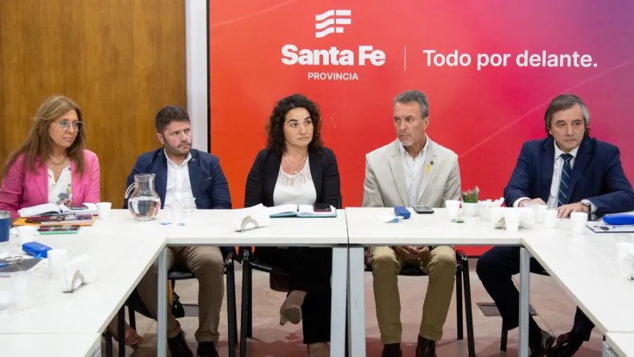 La Mesa de Seguridad Vial de la Región Centro acordó solicitar la misma documentación en los operativos de control de Santa Fe, Córdoba y Entre Ríos. La Mesa de Seguridad Vial de la Región Centro acordó solicitar la misma documentación en los operativos de control de Santa Fe, Córdoba y Entre Ríos.