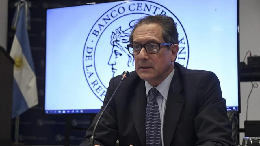 Miguel Ángel Pesce es el actual presidente del Banco Central de la República Argentina. Miguel Ángel Pesce es el actual presidente del Banco Central de la República Argentina.