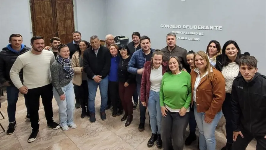 Los funcionarios del PJ se reunieron en el HCD de la Municipalidad de Liebig, donde expresaron sus dudas sobre una planta de combustible a instalarse sobre el río Uruguay y rechazar la designación de un juez concordiense en Colón. Los funcionarios del PJ se reunieron en el HCD de la Municipalidad de Liebig, donde expresaron sus dudas sobre una planta de combustible a instalarse sobre el río Uruguay y rechazar la designación de un juez concordiense en Colón.