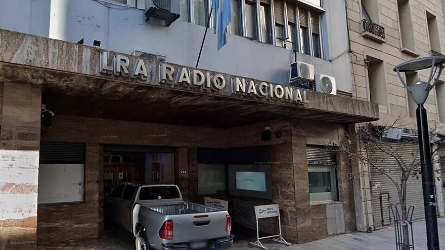 El gobierno nacional eliminó la dirección de 49 emisoras provinciales. Ahora los pueblos del interior del país podrán enterarse solo del estado del tránsito en la General Paz. El gobierno nacional eliminó la dirección de 49 emisoras provinciales. Ahora los pueblos del interior del país podrán enterarse solo del estado del tránsito en la General Paz.