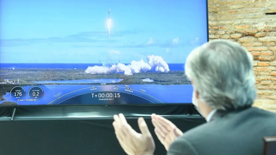 Lanzaron al espacio "San Martín", el primer satélite miniatura argentino Lanzaron al espacio "San Martín", el primer satélite miniatura argentino