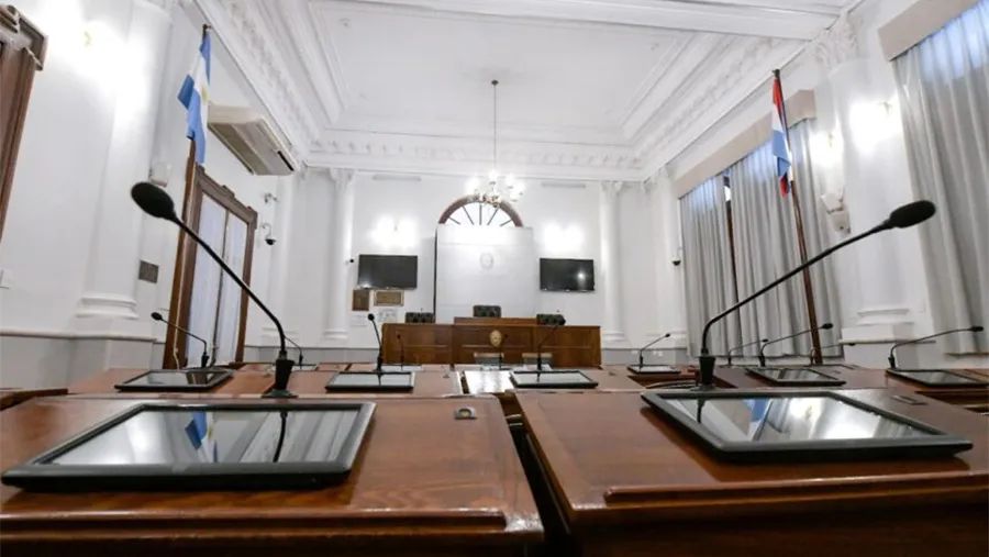 Los organismos de control constitucional de la Provincia esperan que el Ejecutivo y la Legislatura definan posturas. Los legisladores deberán decidir más allá de la opinión del gobernador. Los organismos de control constitucional de la Provincia esperan que el Ejecutivo y la Legislatura definan posturas. Los legisladores deberán decidir más allá de la opinión del gobernador.